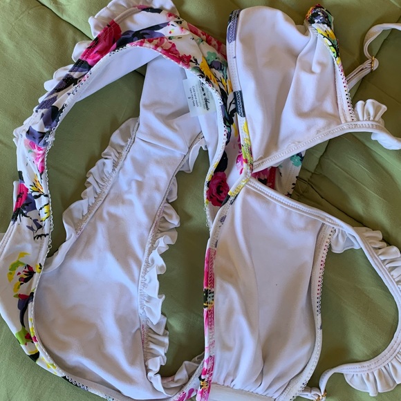 Jessie James Decker Amore and Sorvette Bikini - Picture 10 of 14